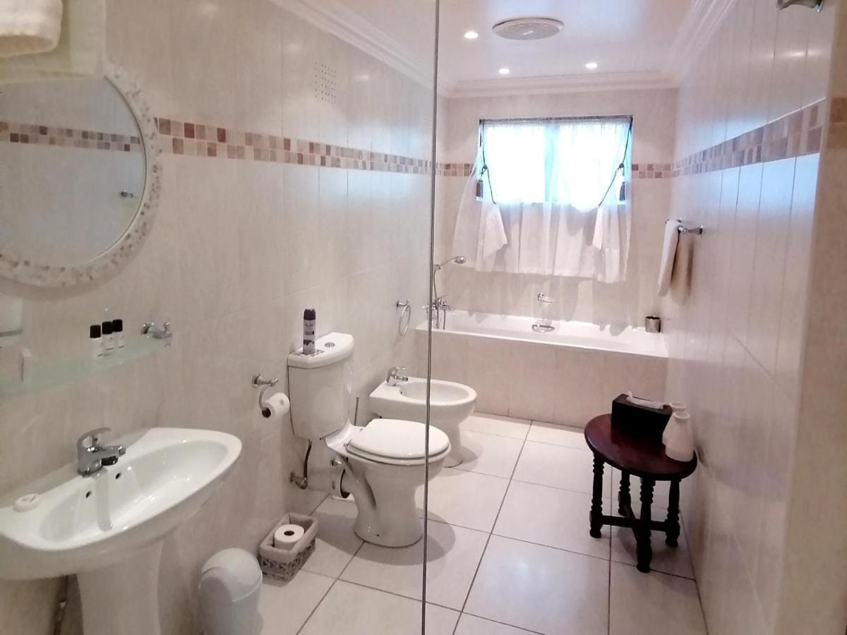 Casa Romana B&B Ladybrand ภายนอก รูปภาพ
