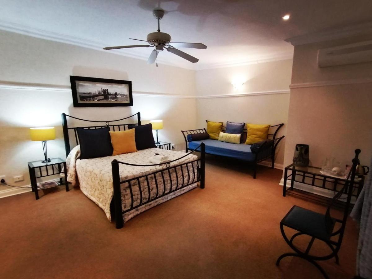 Casa Romana B&B Ladybrand ภายนอก รูปภาพ