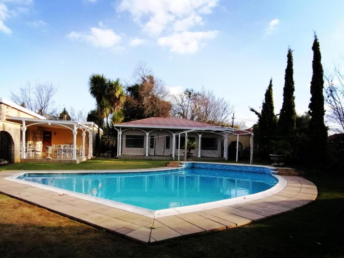 Casa Romana B&B Ladybrand ภายนอก รูปภาพ