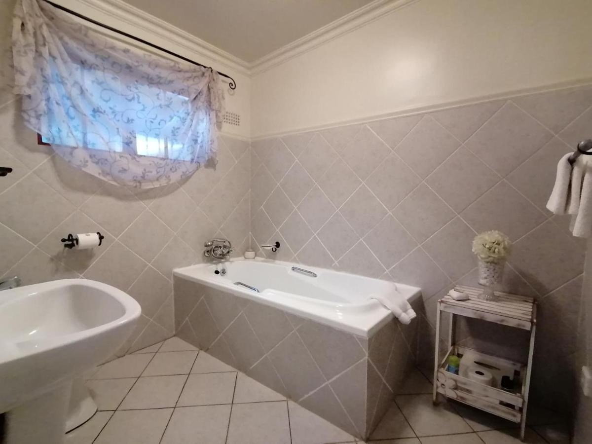 Casa Romana B&B Ladybrand ภายนอก รูปภาพ